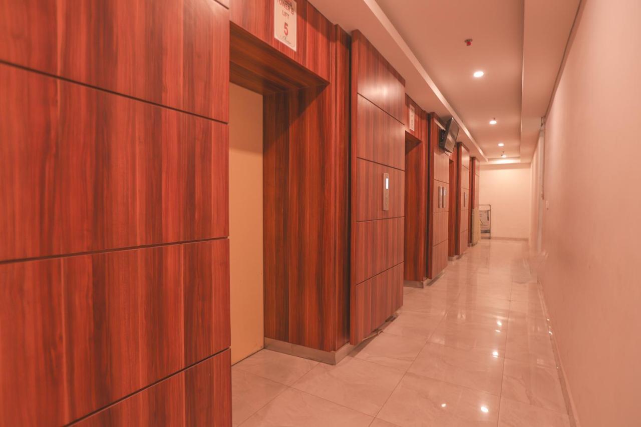 Vaccinated Staff - OYO Flagship 210 Amethyst Kemayoran Yakarta Exterior foto